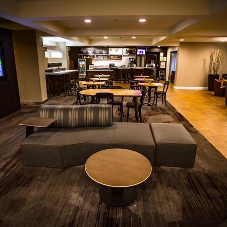 Отель Courtyard Memphis East/Bill Morris Parkway Экстерьер фото