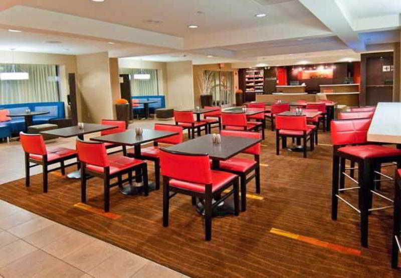 Отель Courtyard Memphis East/Bill Morris Parkway Экстерьер фото